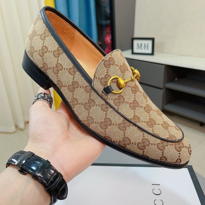 G*u*i leather shoes